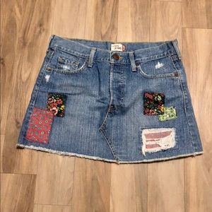 Vintage LEVI’S Denim Skirt with patches-Size 5